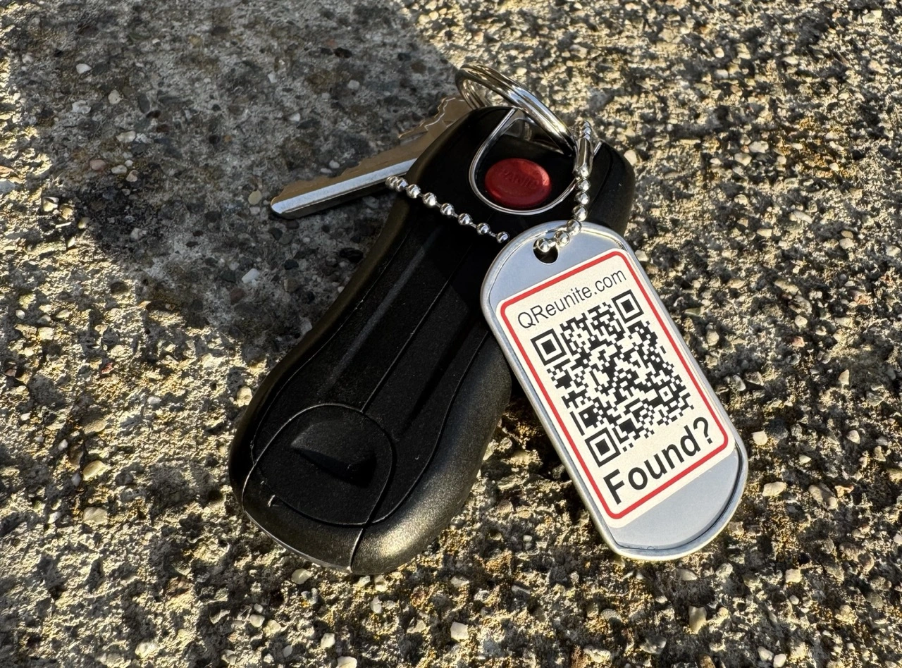 Keys & Access Cards - Keychain with QR Label